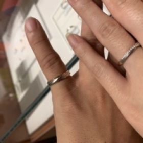 【銀座ダイヤモンドシライシの口コミ】 全体的に落ち着いたデザインが多いと思います。正統派の、結婚指輪のデザ…