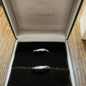 【アイプリモ(I-PRIMO)の口コミ】 WAVEラインが綺麗で、指輪の物語を聞いて決めました！
指が長く見える。2…