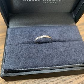 【ラザール ダイヤモンド(LAZARE DIAMOND)の口コミ】 華奢で可愛いデザイン一目惚れしました。
ストレートでシンプルかつ可愛い…