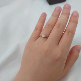 【アイプリモ(I-PRIMO)の口コミ】 0.2Ctの小ぶりなダイヤでしたが、私の手が小さかったため立て爪のデザイン…