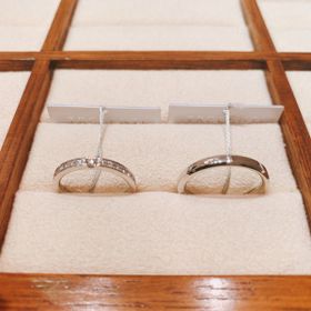 【TRECENTI(トレセンテ)の口コミ】 女性用リングにダイヤモンドが敷き詰めてあり華やかでとても可愛かった。…