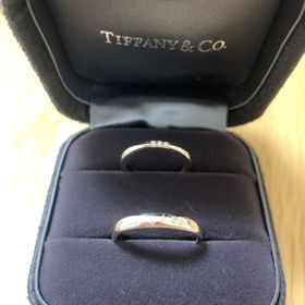 【ティファニー(Tiffany & Co.)の口コミ】 婚約指輪と揃え、ハーモニーのビーズセッティングにしようと思っていたの…