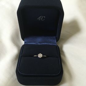 【4℃ BRIDAL(ヨンドシーブライダル)の口コミ】 指輪のデザインが高級感があり、オーダーメイドで作ってもらいました。
裏…