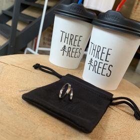 【THREE TREES(スリーツリーズ)の口コミ】 ウェディングプランナーさんのご紹介でこちらの店舗を知りました。初めは…