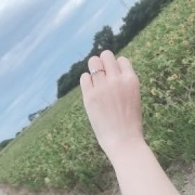 【俄(にわか)の口コミ】 こちらの指輪にした決め手はシンプルでかつ女性らしくかわいらしいデザイ…