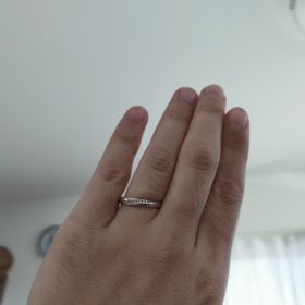 【PILOT BRIDAL(パイロットブライダル)の口コミ】 つけ心地もよく、シンプルで毎日付けていられるものをえらびました。斜め…