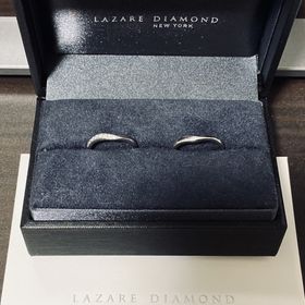 【ラザール ダイヤモンド(LAZARE DIAMOND)の口コミ】 当時、新作だったペアデザインを選びました。来店前はシンプルストレート…
