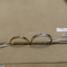 【BRIDGE(ブリッジ)の口コミ】 ミル打ちの指輪を探していて出来ればコンビが良いと思っていたのでデザイ…