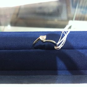 【canal4℃(カナルヨンドシー)の口コミ】 とにかく可愛い！よくあるベタな指輪な嫌だったので形に特徴のあるものに…