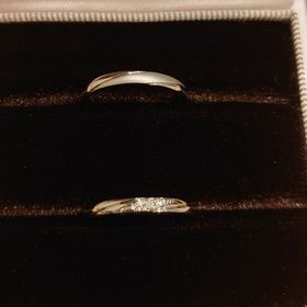 【アイプリモ(I-PRIMO)の口コミ】 お互いに指が細く、つけ心地がよい指輪を探していたので、幅の細いこの指…