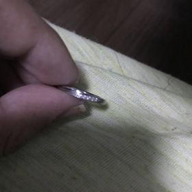 【4℃ BRIDAL(ヨンドシーブライダル)の口コミ】 いろいろなブランドを見ましたが、指が華奢に見えるデザインを探していま…