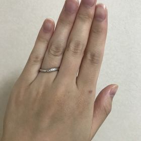【Something Blue(サムシングブルー)の口コミ】 婚約の一粒ダイヤに重点を置いていたので、結婚指輪は価格を抑えたものか…