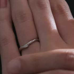 【俄(にわか)の口コミ】 指が細く長く見えたことと指輪の意味合いが素敵だったことが購入の決め手…