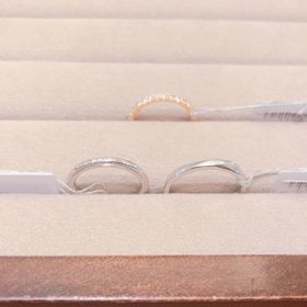 【TRECENTI(トレセンテ)の口コミ】 デザインのあるストレートタイプの指輪が良かったので、ミルうち装飾ダイ…