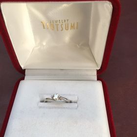 【ジュエリーツツミ(JEWELRY TSUTSUMI)の口コミ】 正直、どういうのがいいか決まってませんでした。
お店の方に勧めていただ…