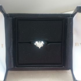 【ブルガリ(BVLGARI)の口コミ】 丸みを帯びたデザインがかわいらしく、他のブランドではなかったからです…