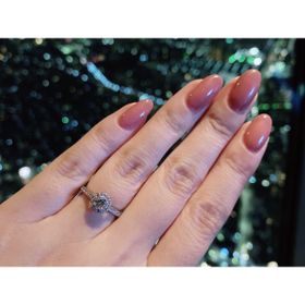 【ラザール ダイヤモンド(LAZARE DIAMOND)の口コミ】 取り巻きのデザインが素敵だったのと横から見たときのシルエットがゴージ…