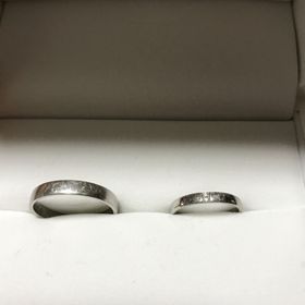 【ギンザタナカブライダル(GINZA TANAKA BRIDAL)の口コミ】 シンプルなデザインと、ダイヤが縦に二つ並んであるデザインが他には無か…