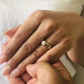 【バーニーズニューヨーク(BARNEYS NEW YORK)】の口コミ トップのダイヤに行くにかけて、
リングが細くなっている為、手元が綺麗に...