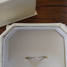 【4℃ BRIDAL(ヨンドシーブライダル)の口コミ】 一緒に結婚指輪を買いに行ったので、婚約指輪は無くてもいいかなぁともお…