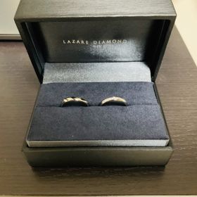 【ラザール ダイヤモンド(LAZARE DIAMOND)の口コミ】 ストレートでシンプルすぎず華やかすぎないものを探していたのですが、イ…