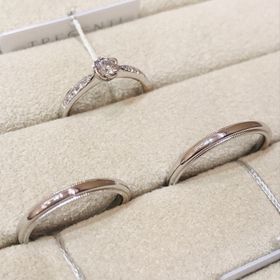 【TRECENTI(トレセンテ)の口コミ】 婚約指輪は「フローラ」を選びました。お花をモチーフしたデザインが実に…