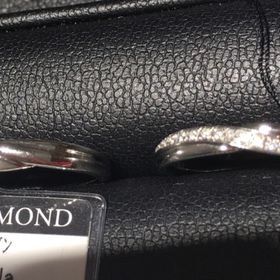 【エクセルコダイヤモンド(EXELCO DIAMOND)の口コミ】 ストレートの指輪を探しておりましたが、こちはストレートの中に柔らかい…