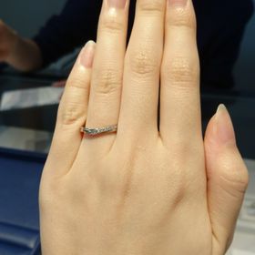 【銀座ダイヤモンドシライシの口コミ】 動きのあるデザインを探していたなかで、この指輪はＶ字かつ二層になって…