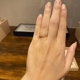 【ith(イズ)の口コミ】 【指輪のデザイン】
はめさせていただいたのはメビウスドゥーエの他のお客…