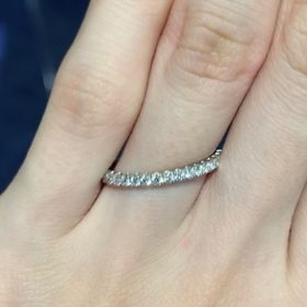 【ラザール ダイヤモンド(LAZARE DIAMOND)の口コミ】 シンプルな物との重ね付けがとても綺麗に見えました。
ダイヤモンドのカッ…