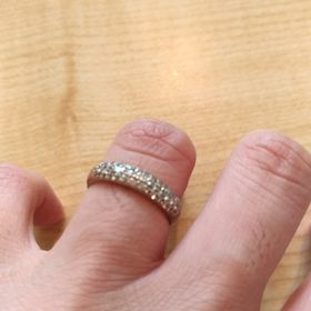 【Ponte Vecchio(ポンテヴェキオ)の口コミ】 小さなダイヤが36個、ぎっしりと散りばめられているところが大変気に入り…