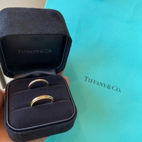 【ティファニー(Tiffany & Co.)の口コミ】 ペアの指輪ではないですが、短く太めな指に、リングの太すぎないデザイン…