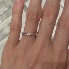 【festaria bijou SOPHIA(フェスタリア ビジュソフィア)の口コミ】 しっかりとした造りで耐久性が高いと感じましたし、プラチナの質感は滑ら…