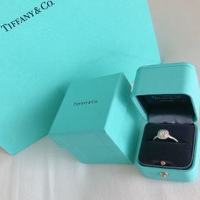 【ティファニー(Tiffany & Co.)の口コミ】 元々、素材はプラチナ、石はホワイトダイヤモンドを希望しておりました。…