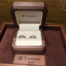 【TANZO.(鍛造指輪)の口コミ】 シャンパンゴールドという絶妙なカラーで、私たち2人の好みが反映された指…