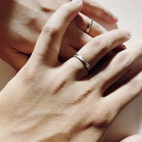 【LEGAN(レガン)の口コミ】 デザインが気に入った
艶消し加工で光りを抑えて、職場で着けても派手過ぎ…