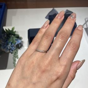 【銀座ダイヤモンドシライシの口コミ】 ダイヤモンドの質がいいことが一番の決め手でした。さらに、とにかくデザ…