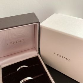 【アイプリモ(I-PRIMO)の口コミ】 女性の方の指輪の5石の綺麗なダイヤと冠婚葬祭の場面でも指輪を回して使え…