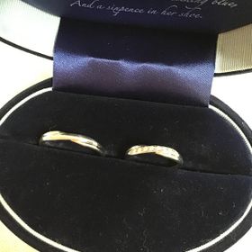 【Something Blue(サムシングブルー)】の口コミ 指輪、軽いのでつけ心地がとても良いです。プラチナはやはり輝きが美しい。...