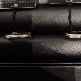 【ラザール ダイヤモンド(LAZARE DIAMOND)の口コミ】 フルダイヤの結婚指輪と重ね付けができる大きめのダイヤモンドが複数付い…