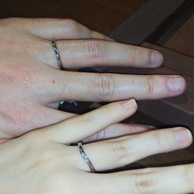 【BIJOUPIKO(ビジュピコ)の口コミ】 ウェーブのデザインの指輪です。女性用にはダイヤもついています。素材は…