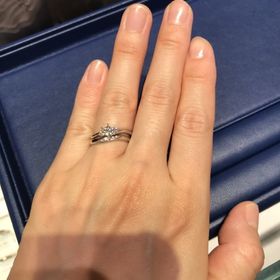 【銀座ダイヤモンドシライシの口コミ】 ブライダルフェア期間中で、ダイヤがとても安くで手に入ったこと。付け心…
