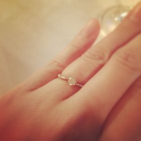 【アイプリモ(I-PRIMO)の口コミ】 元々あまり派手ではない、普段使いができるデザインの婚約指輪を探してい…