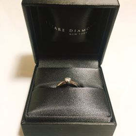 【ラザール ダイヤモンド(LAZARE DIAMOND)の口コミ】 オーソドックスなデザインかつ、シンプルだけど高級感のあるデザインのも…