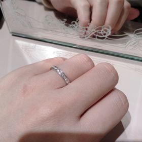 【TRECENTI(トレセンテ)の口コミ】 キラキラしているのが好みなので、派手目の結婚指輪を探していました。
男…