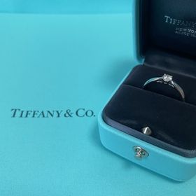 【ティファニー(Tiffany & Co.)の口コミ】 横から見たときあまり高さがなく、尚且つ一粒ダイヤのものが希望だったの…