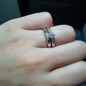 【ラザール ダイヤモンド(LAZARE DIAMOND)の口コミ】 ネットで見ていた際はウェーブのデザインを気に入って来店しましたが、担…