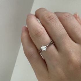 【銀座ダイヤモンドシライシの口コミ】 プロポーズされたときに、ダイヤモンドシライシさんのプロポーズリングを…