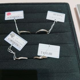 【TRECENTI(トレセンテ)の口コミ】 少し動きがあるねじりのデザインで、指が綺麗に見える気がしました。
上の…