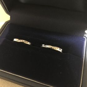 【銀座ダイヤモンドシライシの口コミ】 横浜で複数店舗を回り、デザインが一番気に入ったものを選びました。
リン…